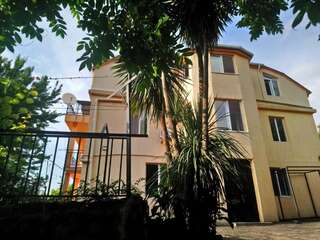 Отели типа «постель и завтрак» ДОМ УЮТНЫЙ В БАТУМИ ГОНИО Батуми-0